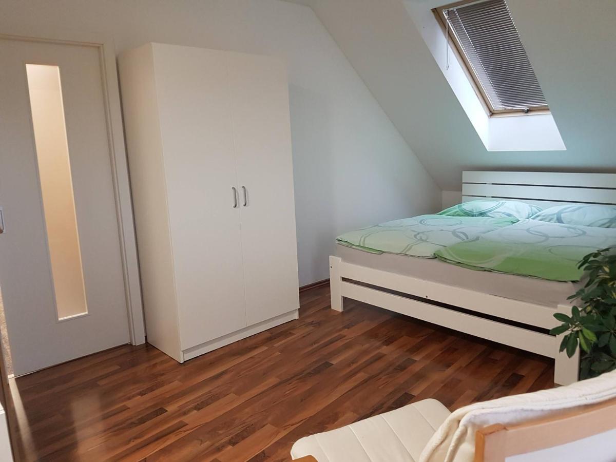 Apartmán V aleji Slavkov u Brna Exterior foto