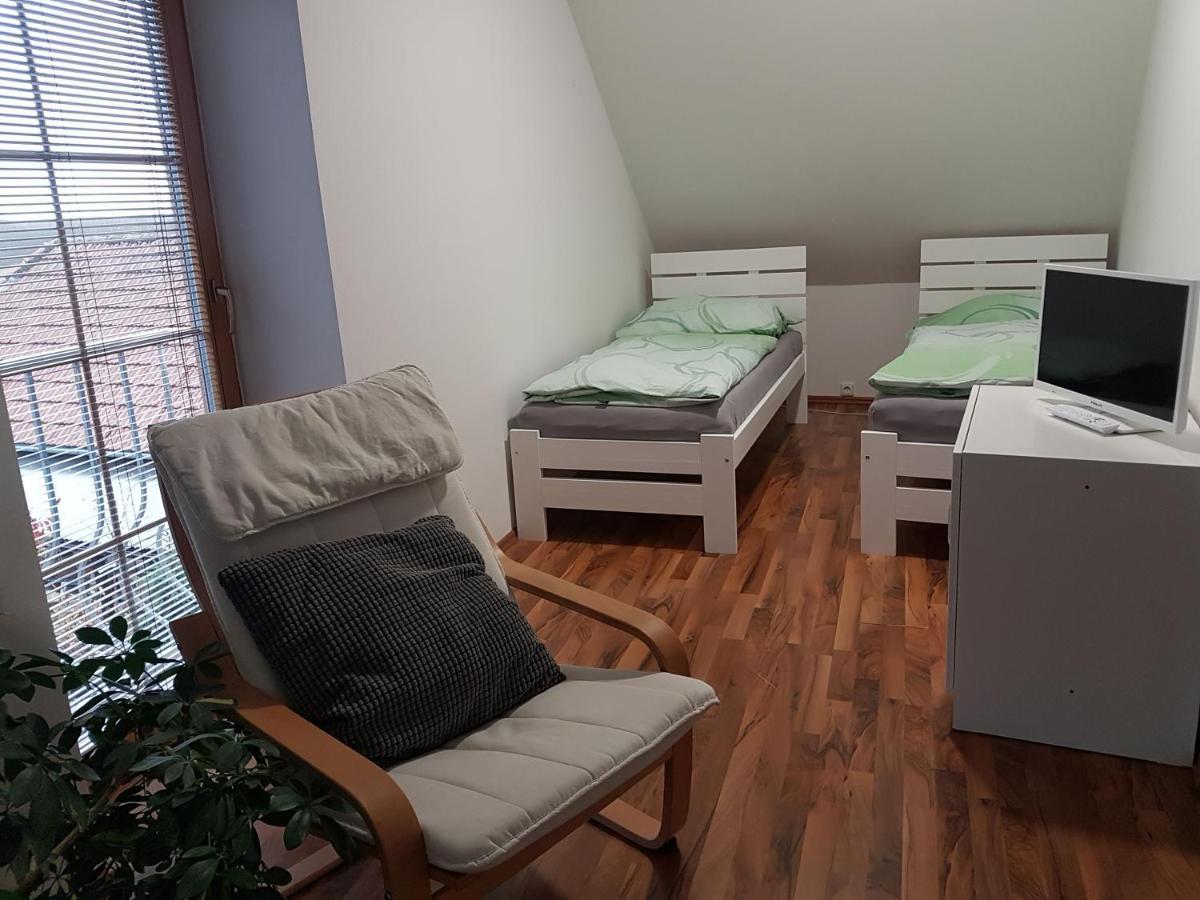 Apartmán V aleji Slavkov u Brna Exterior foto